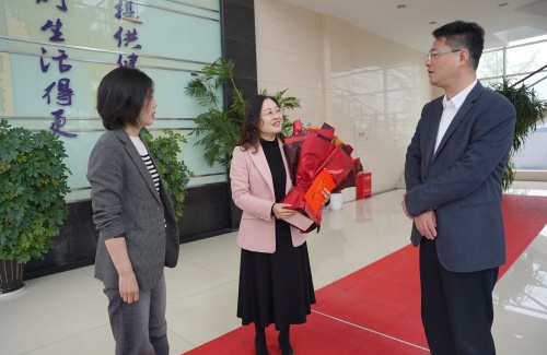1、县领导关心慰问_副本.jpg
