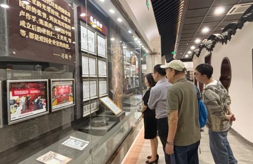 参观3.jpg